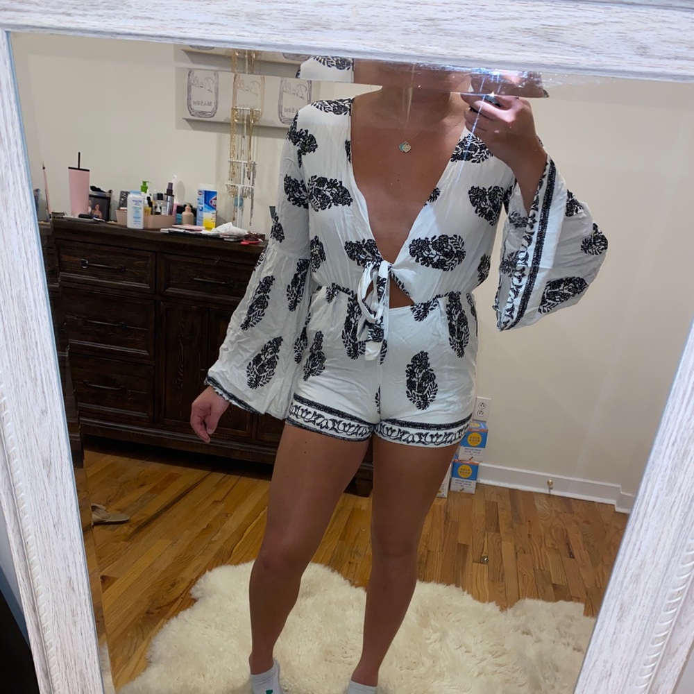 cute longsleeve short romper black and white